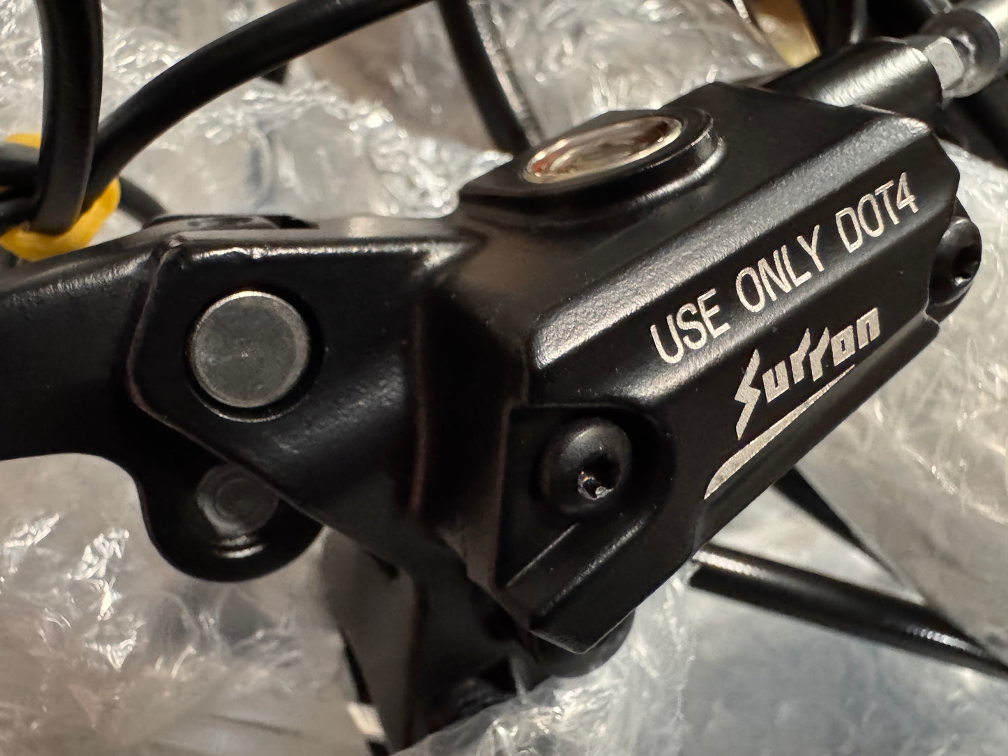 DOT4 frambroms Surron Light Bee 2025